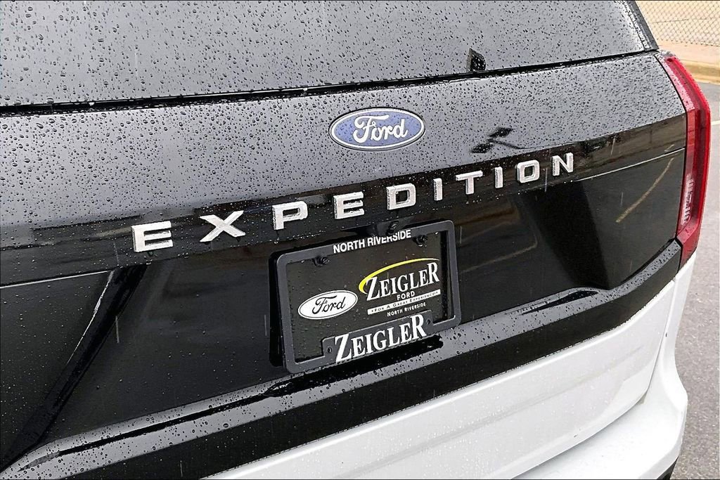 Certified 2025 Ford Expedition Active AWD/4WD image 8