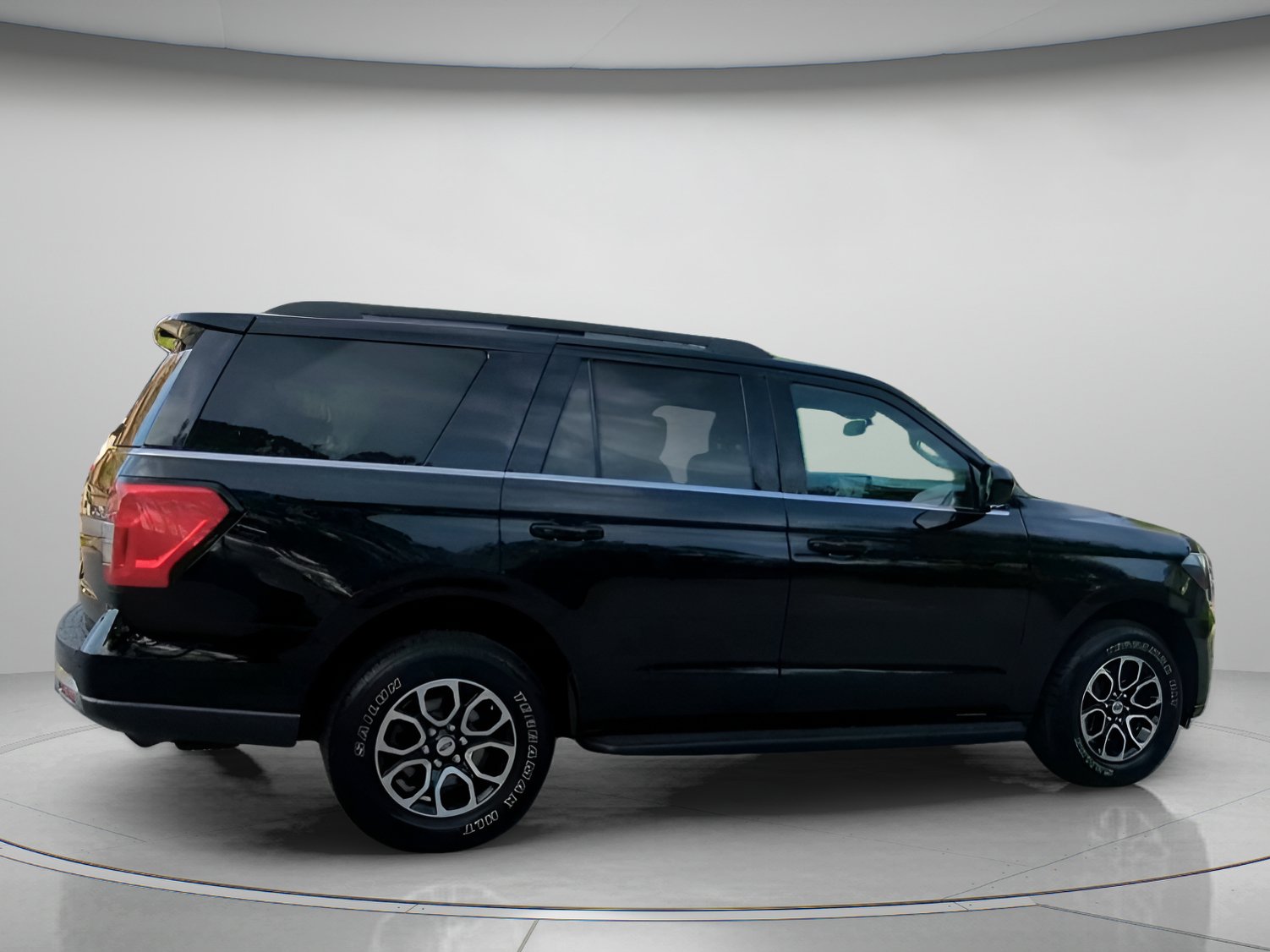 Certified 2024 Ford Expedition XLT RWD image 30