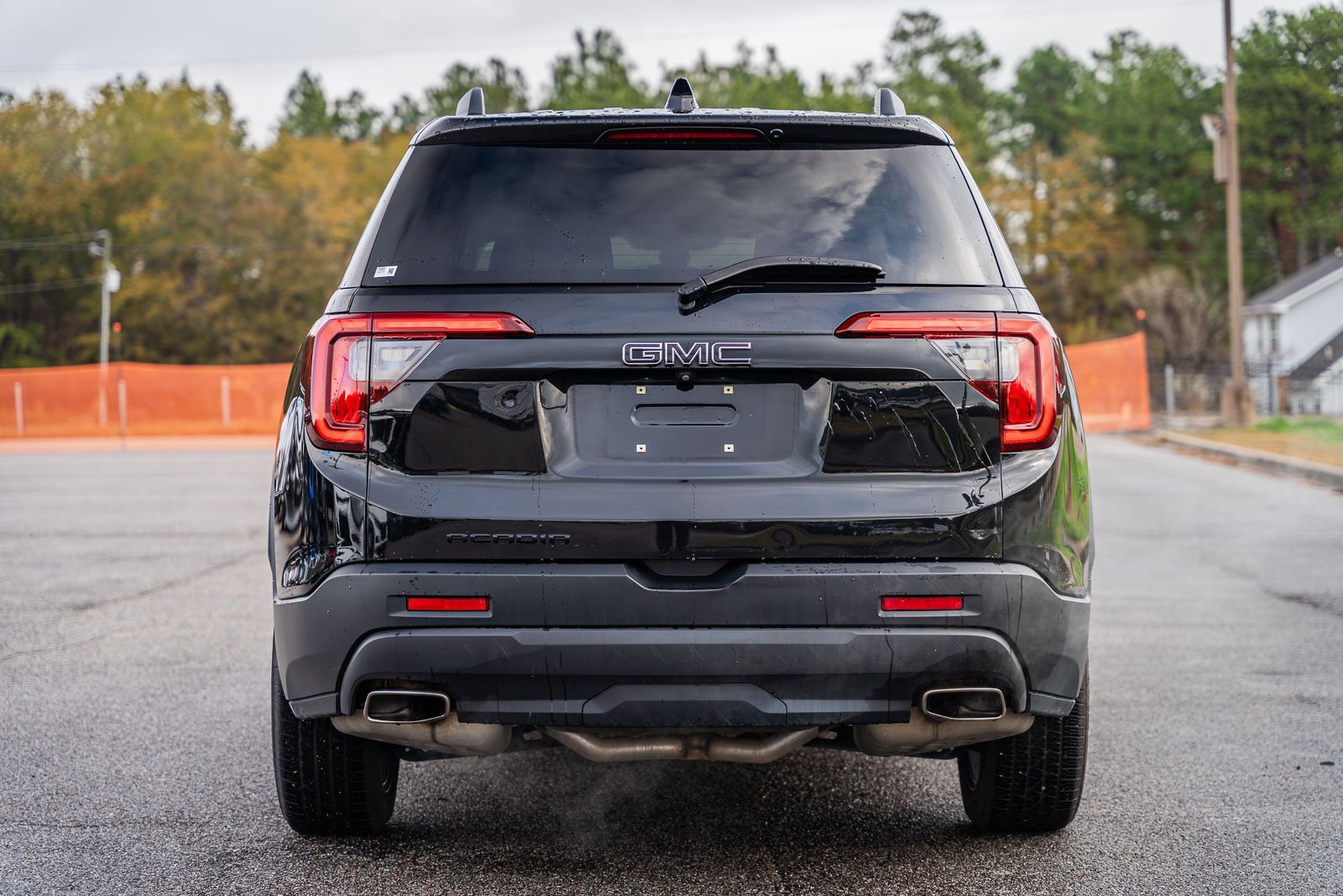 Used 2023 GMC Acadia SLE w/ Driver Convenience Package image 4