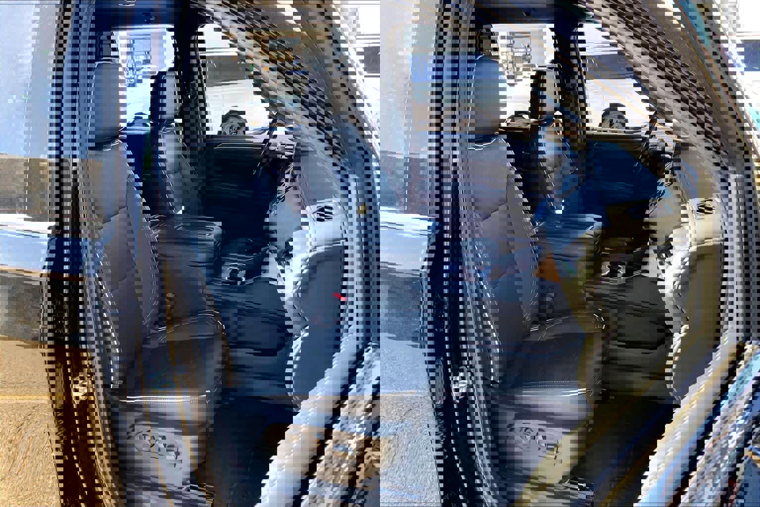 Used 2023 GMC Yukon SLT image 10