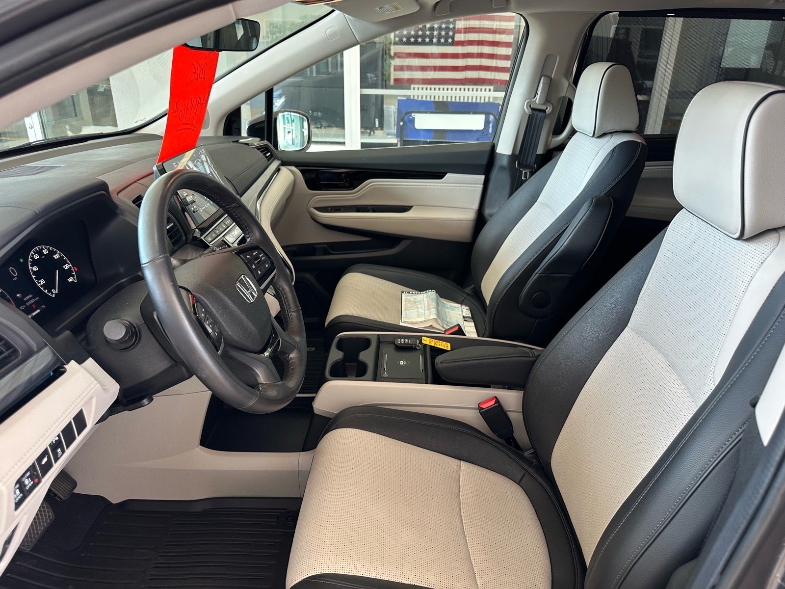 Used 2025 Honda Odyssey Elite image 14