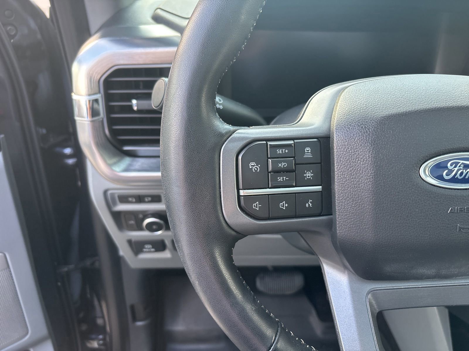 Certified 2022 Ford F150 Lariat w/ Equipment Group 502A High image 21