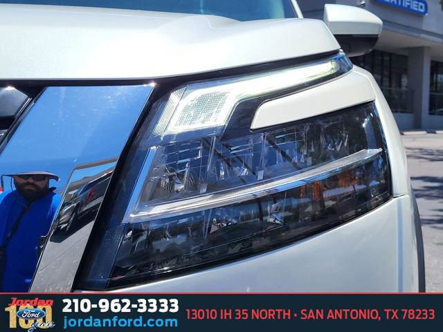 Used 2023 Nissan Pathfinder SL FWD image 10