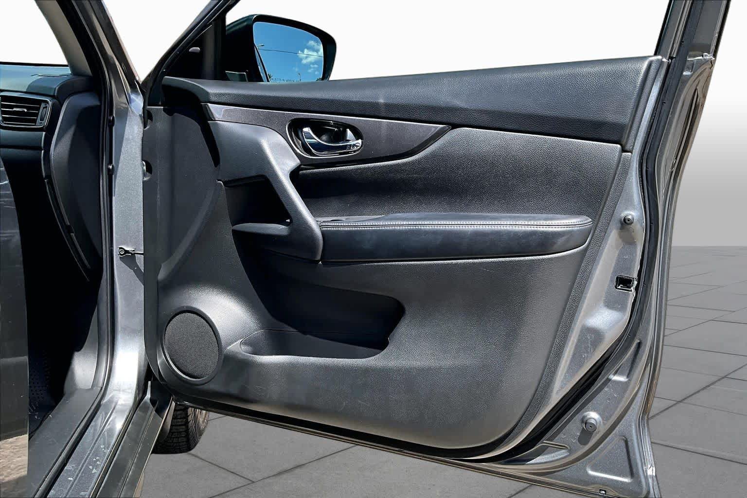 Used 2020 Nissan Rogue SV FWD image 23