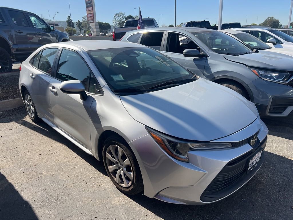 Used 2023 Toyota Corolla LE image 2
