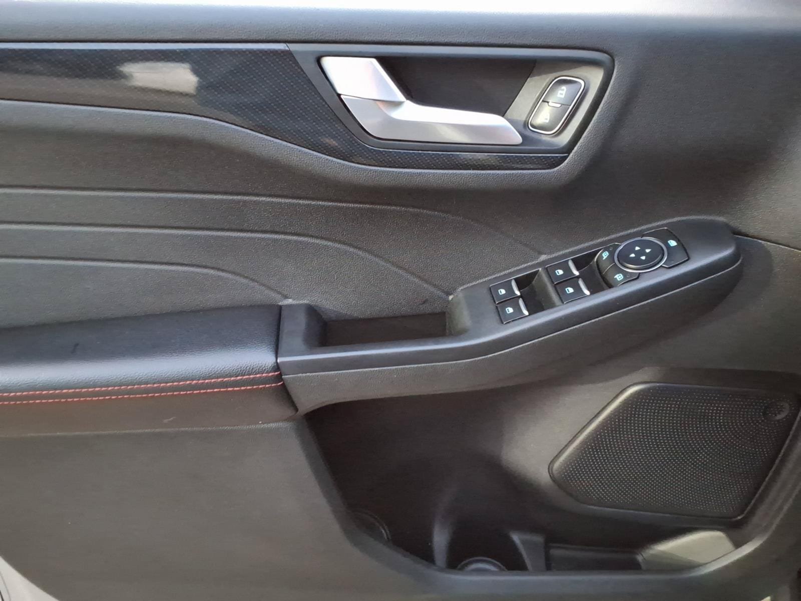 Certified 2024 Ford Escape ST-Line AWD/4WD image 9