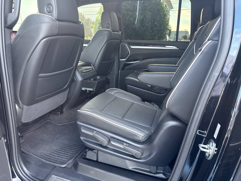 Used 2025 Cadillac Escalade ESV Premium Luxury w/ Touring Package AWD/4WD image 2