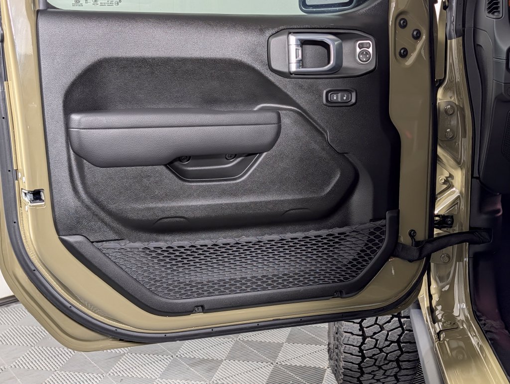 Used 2026 Jeep Gladiator Mojave AWD/4WD image 24