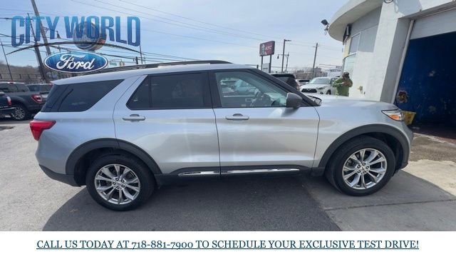 Certified 2022 Ford Explorer XLT w/ Equipment Group 202A image 4