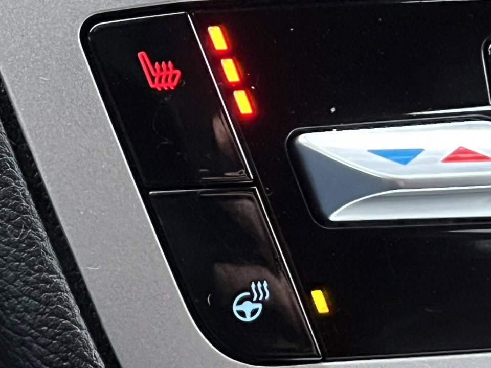 Certified 2022 Ford Explorer XLT w/ Equipment Group 202A image 26