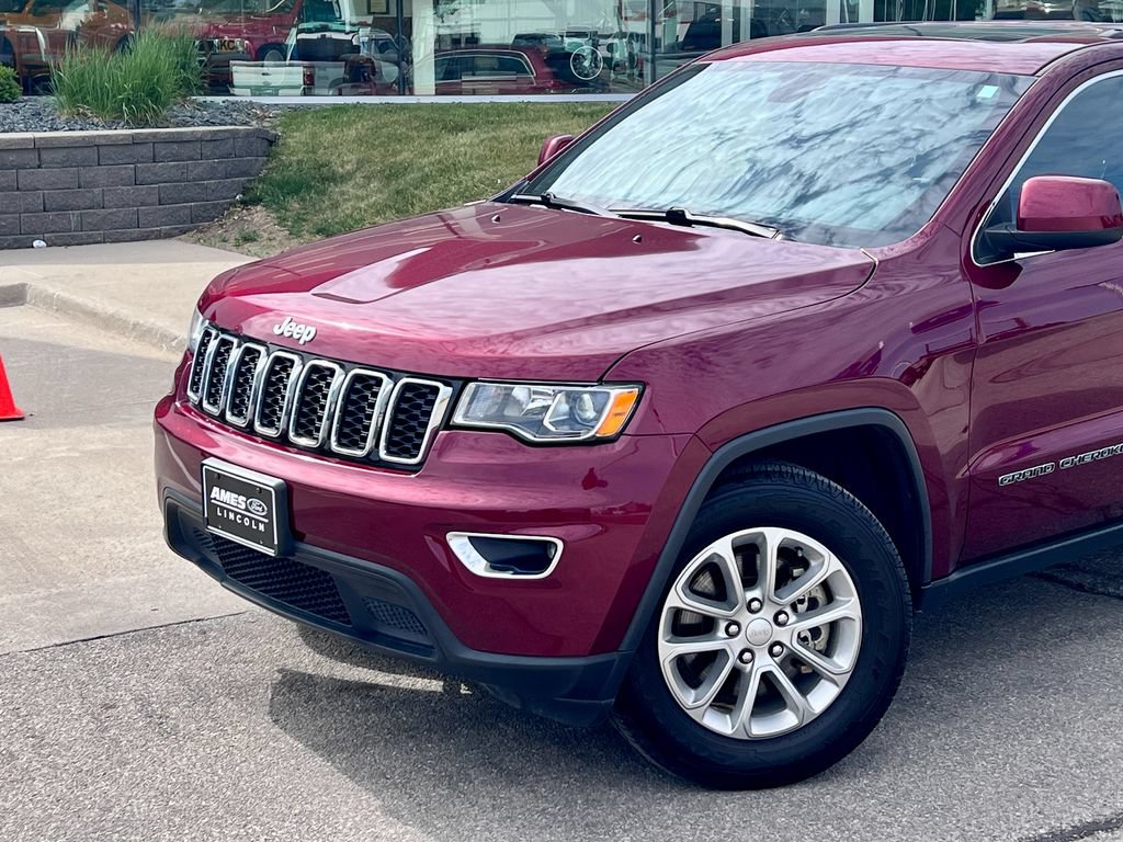 Used 2022 Jeep Grand Cherokee Laredo X AWD/4WD image 2