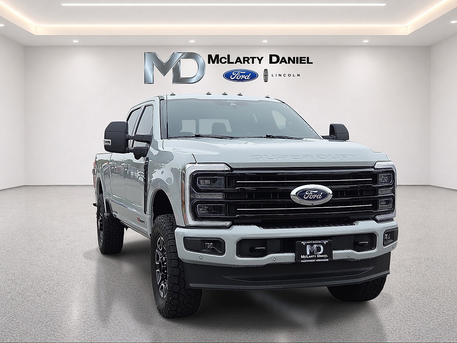 Certified 2025 Ford F250 Platinum AWD/4WD image 1