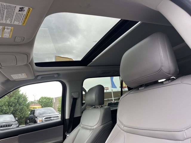 Certified 2025 Ford Expedition Active AWD/4WD image 13