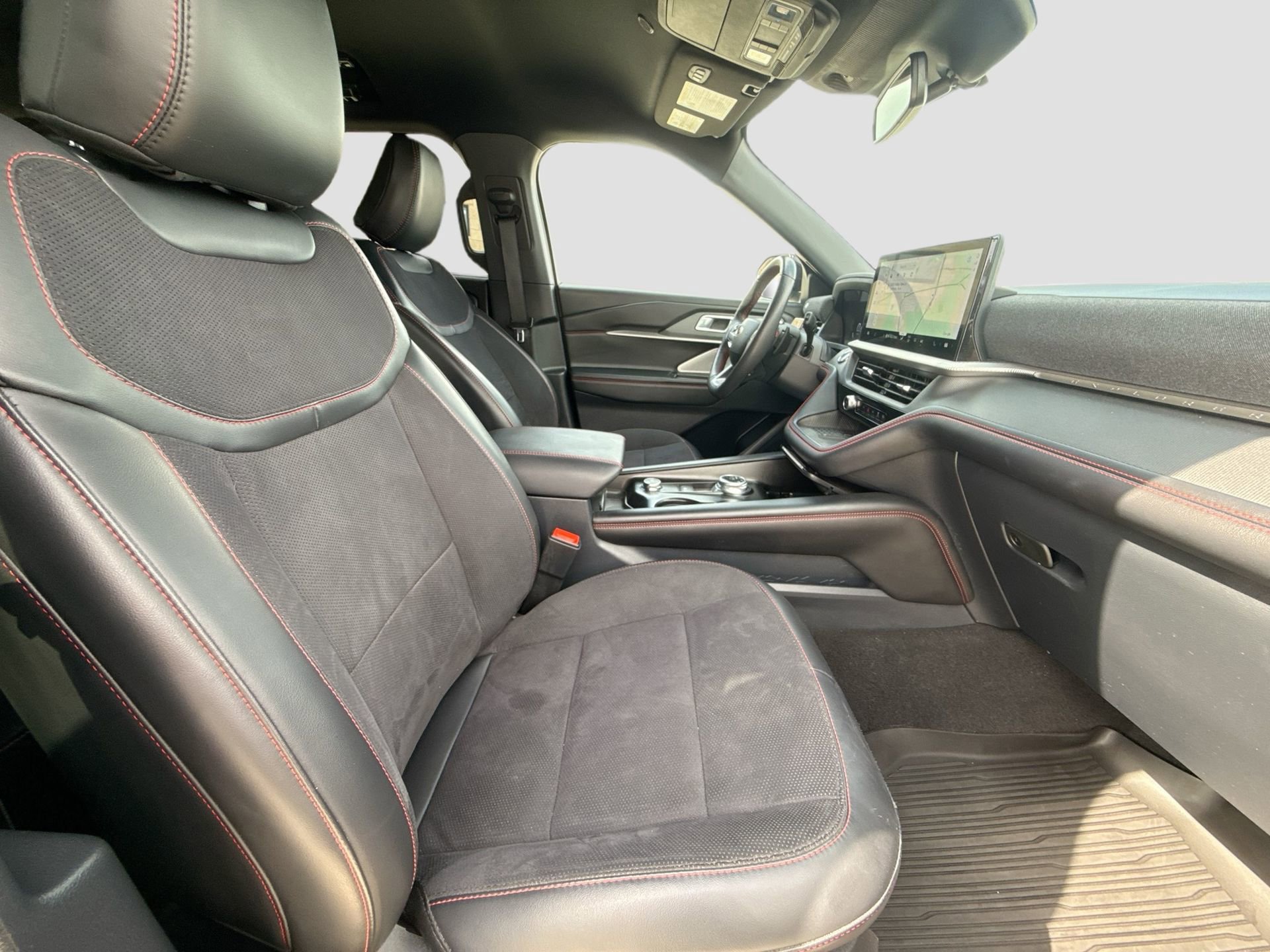 Certified 2025 Ford Explorer ST image 32