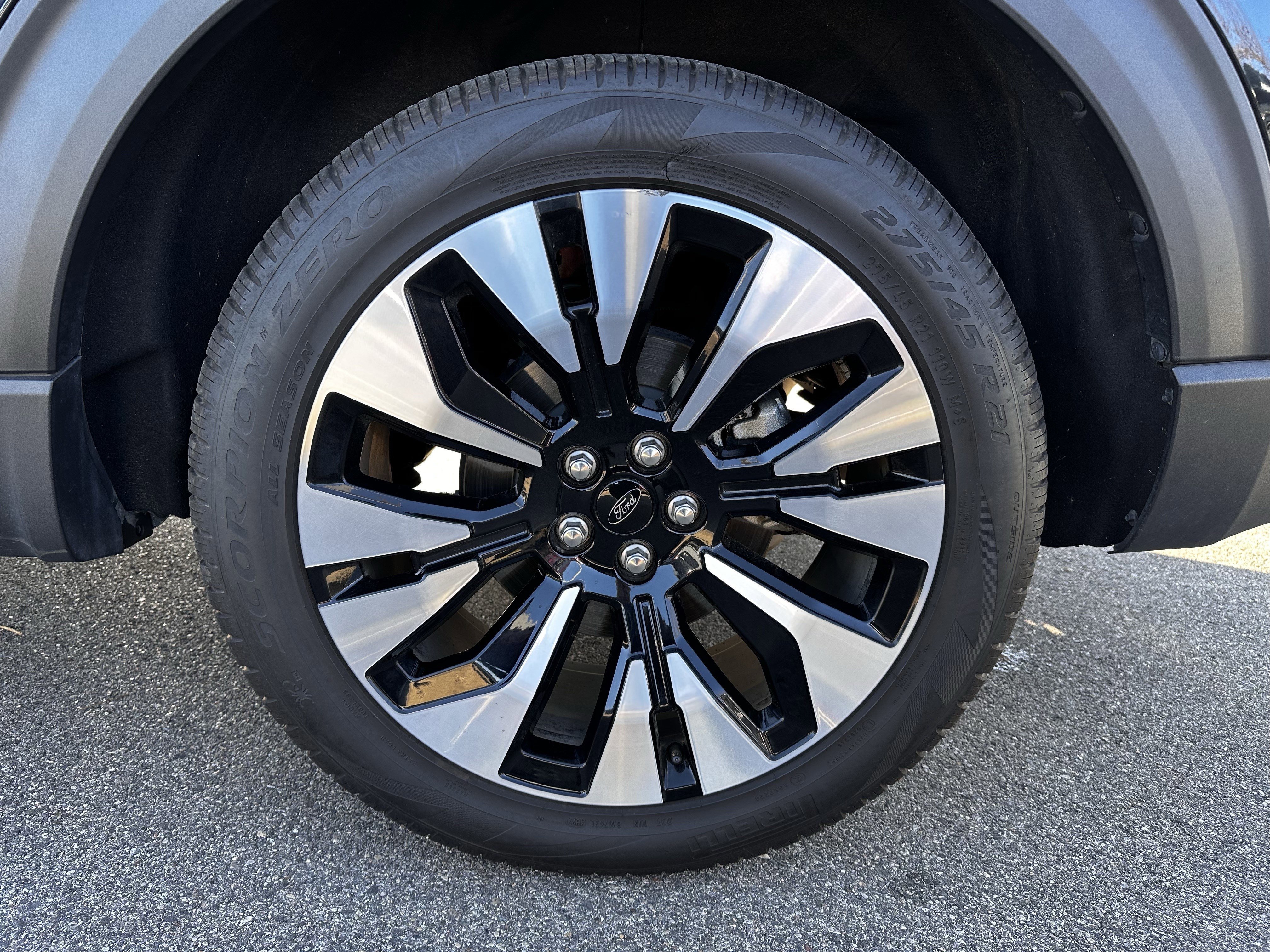 Certified 2025 Ford Explorer Platinum w/ LUX Leather Package image 20