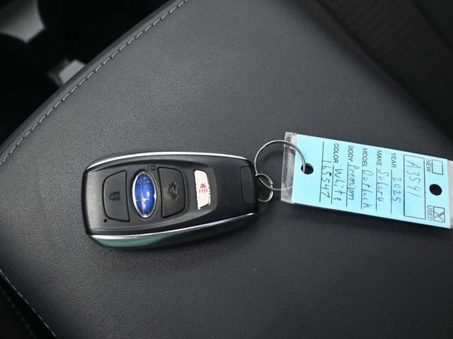 Used 2025 Subaru Outback Premium AWD/4WD image 13