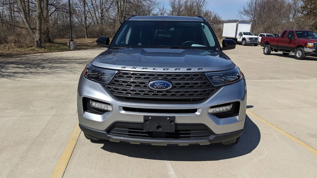 Certified 2022 Ford Explorer XLT w/ XLT Sport Appearance Package image 8