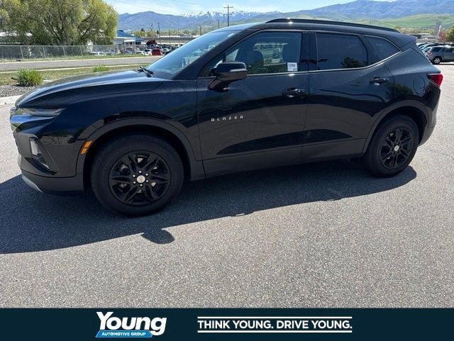 Used 2022 Chevrolet Blazer LT AWD/4WD image 2