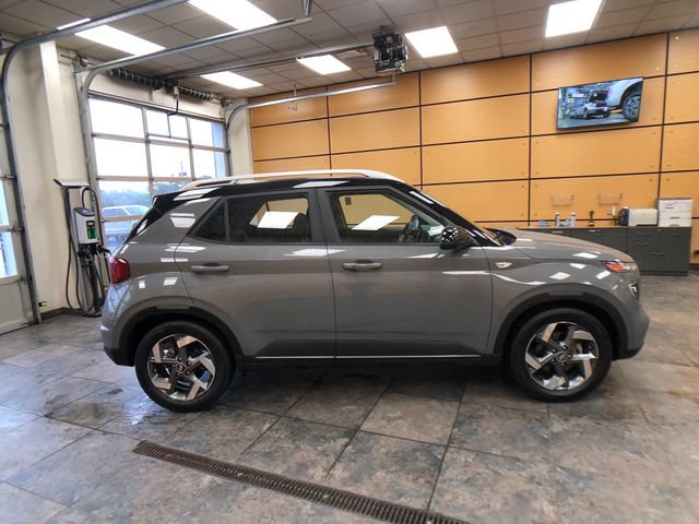 Used 2022 Hyundai Venue Limited w/ Cargo Package FWD image 8