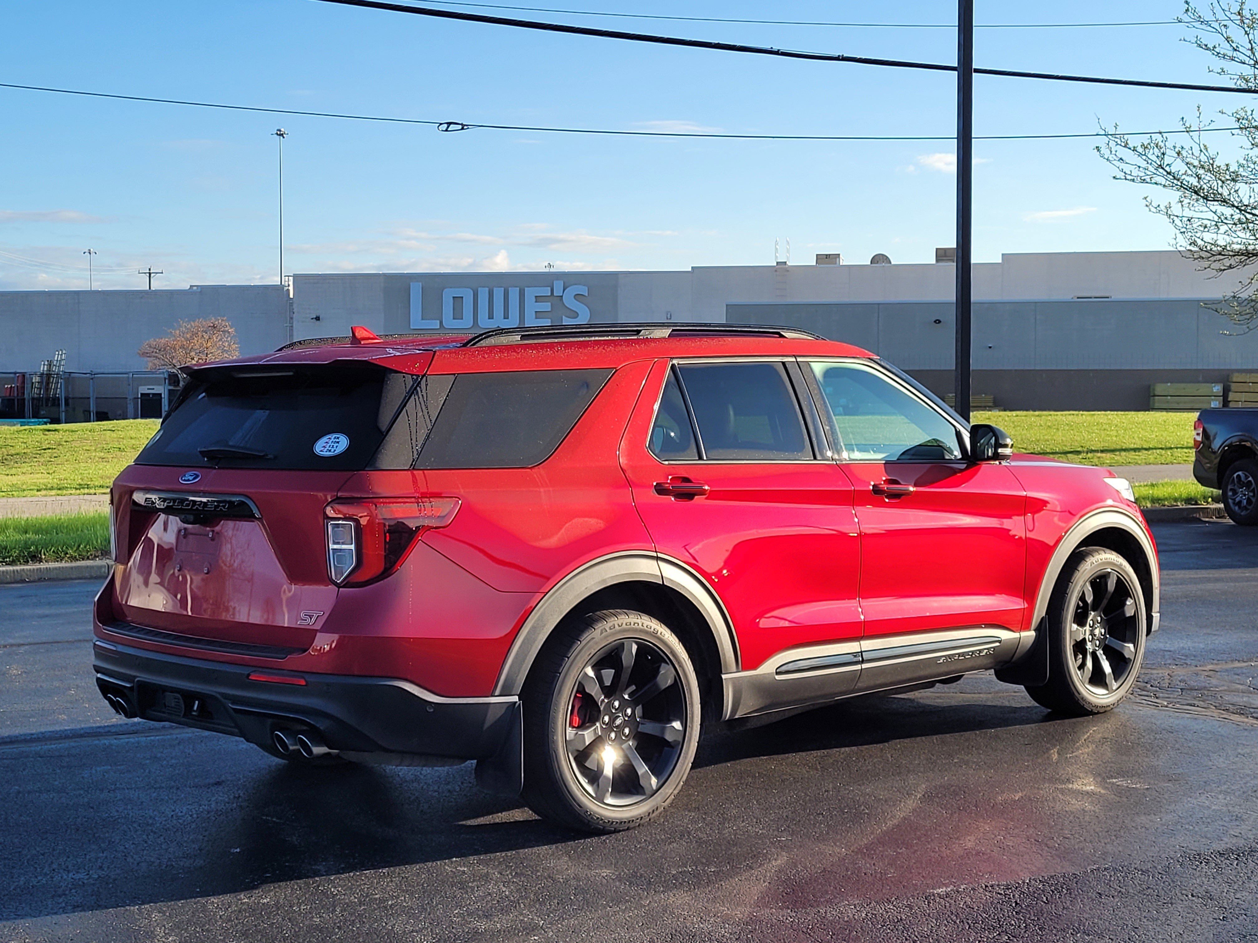 Certified 2020 Ford Explorer ST w/ ST Street Pack image 4