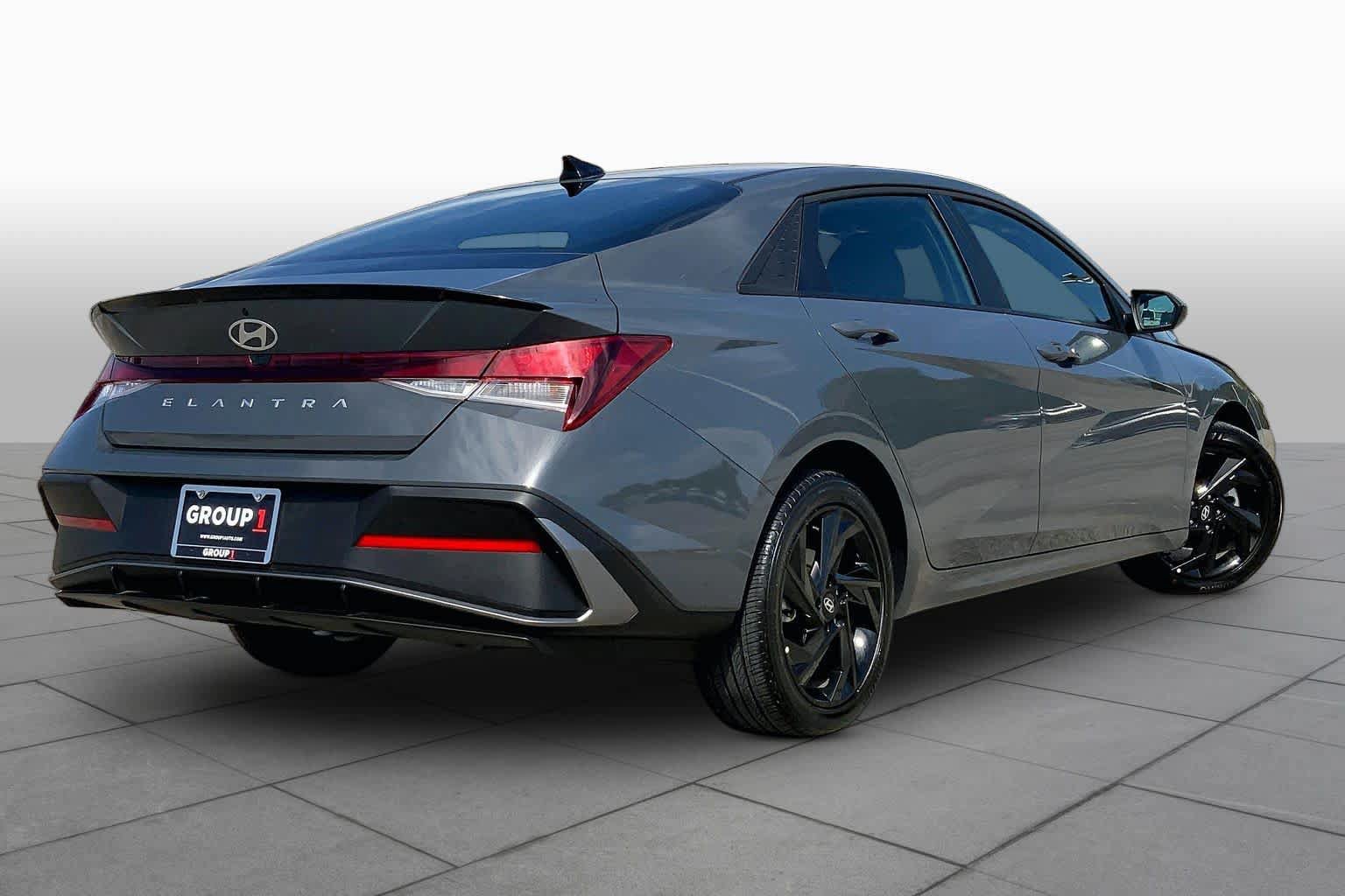 Used 2026 Hyundai Elantra Sport FWD image 12