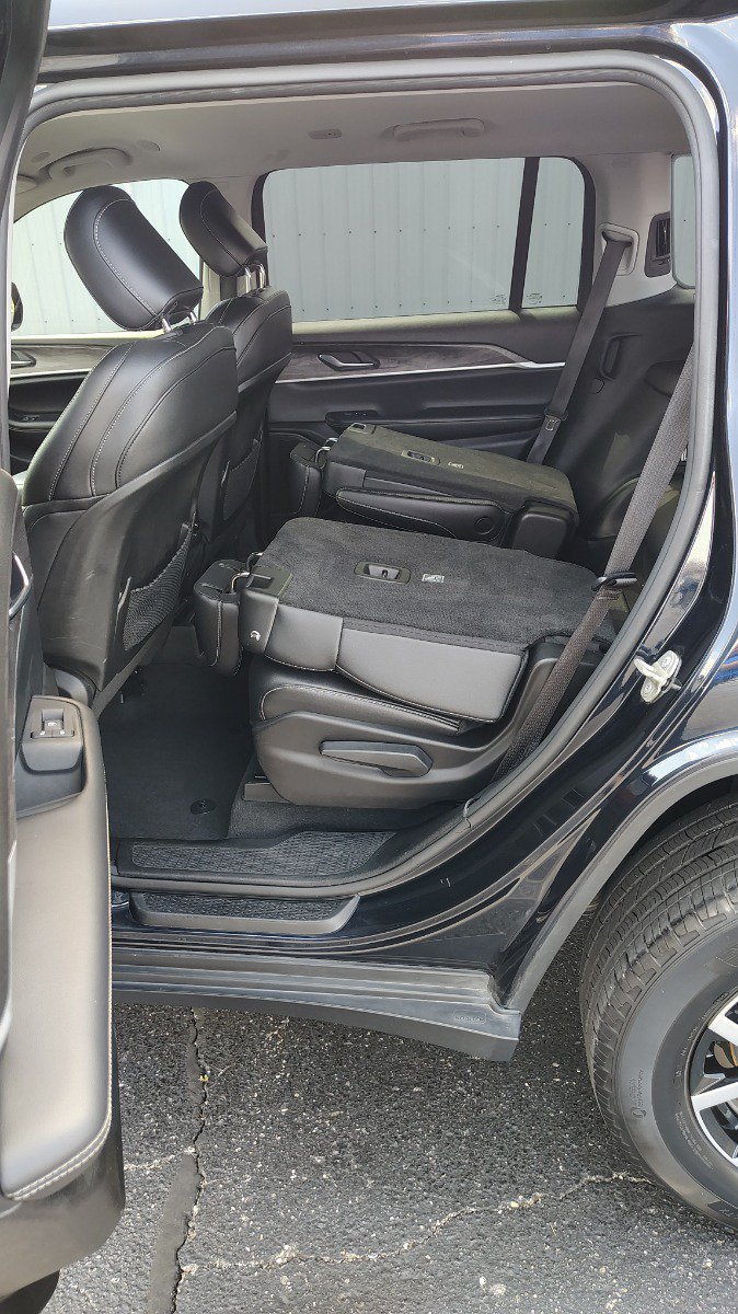 Used 2023 Jeep Grand Cherokee L Limited AWD/4WD image 22