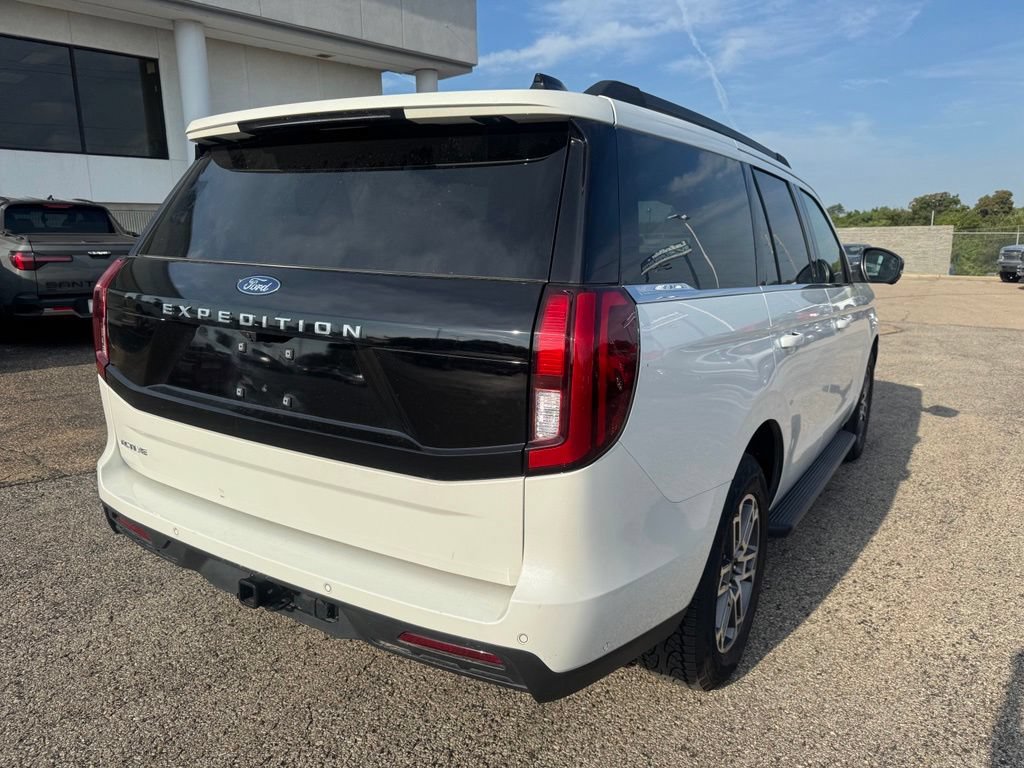 Certified 2025 Ford Expedition Active AWD/4WD image 7