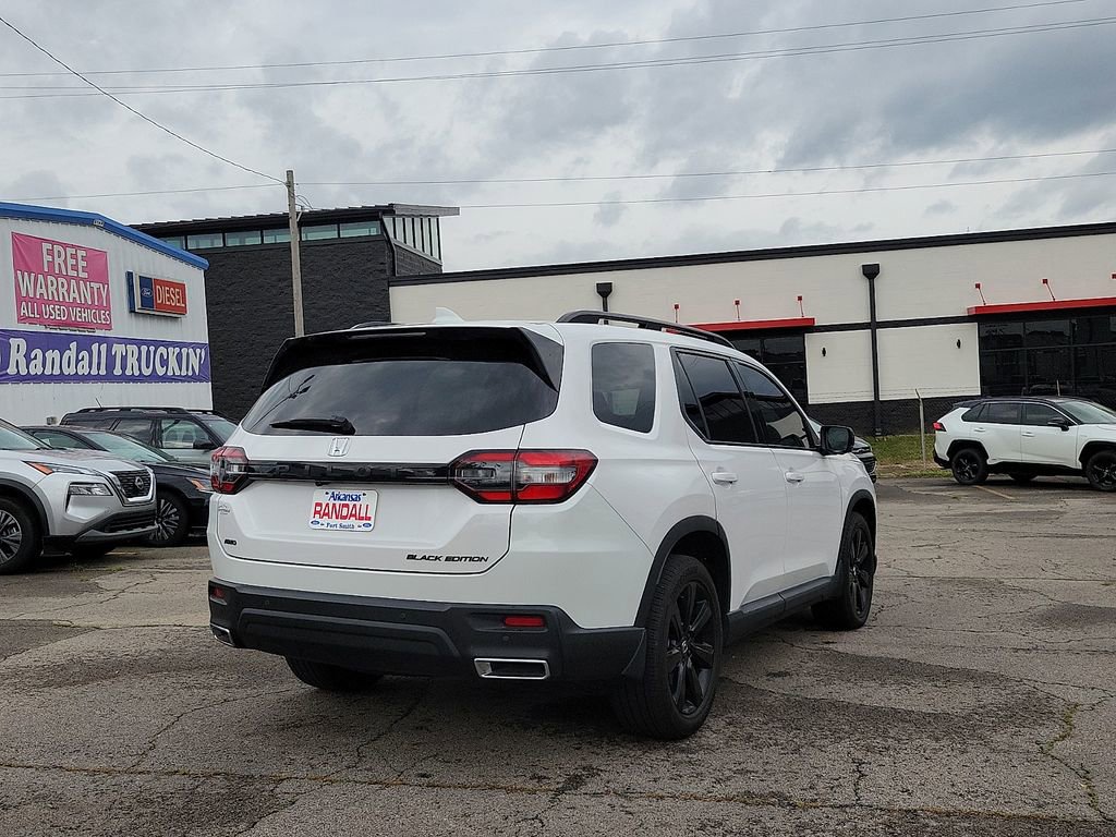 Used 2025 Honda Pilot Black Edition image 5