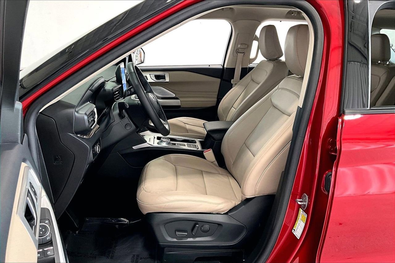 Certified 2024 Ford Explorer Limited w/ Limited Technology Package image 19