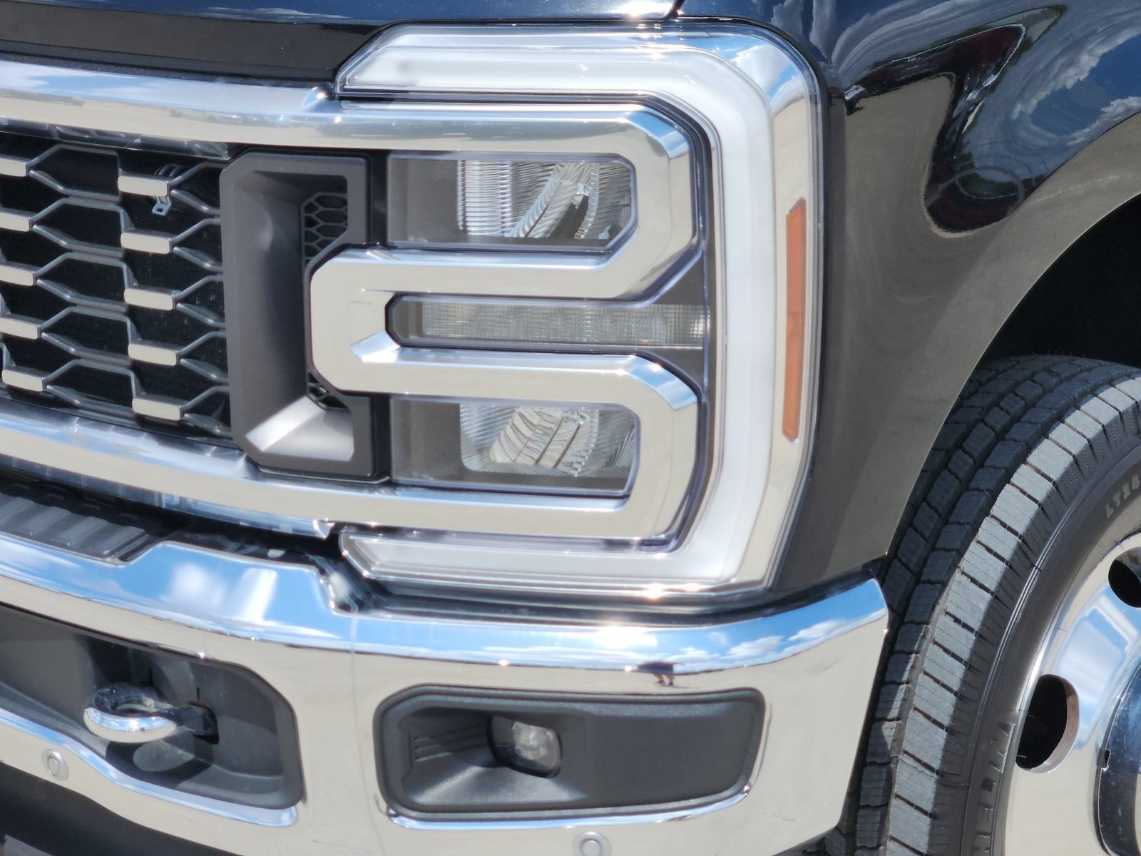 Certified 2024 Ford F350 Lariat w/ Lariat Ultimate Package AWD/4WD image 9