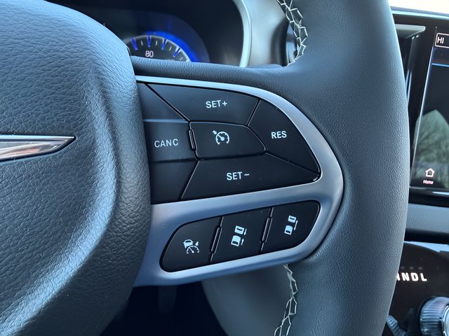 Used 2024 Chrysler Pacifica Touring-L FWD image 17