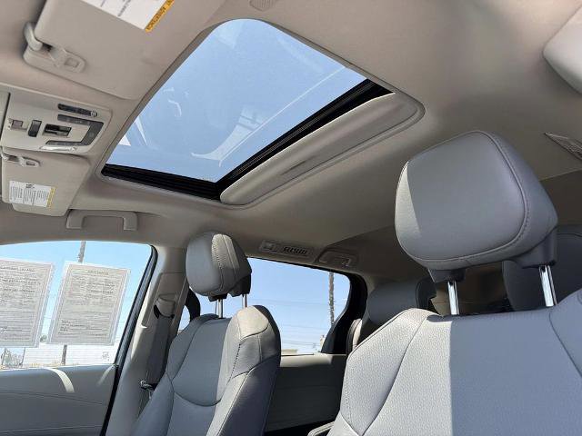 Used 2024 Toyota Sienna XLE w/ XLE Plus Package FWD image 23