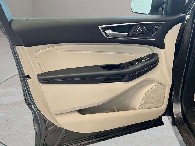 Certified 2019 Ford Edge Titanium w/ Cold Weather Package AWD/4WD image 15