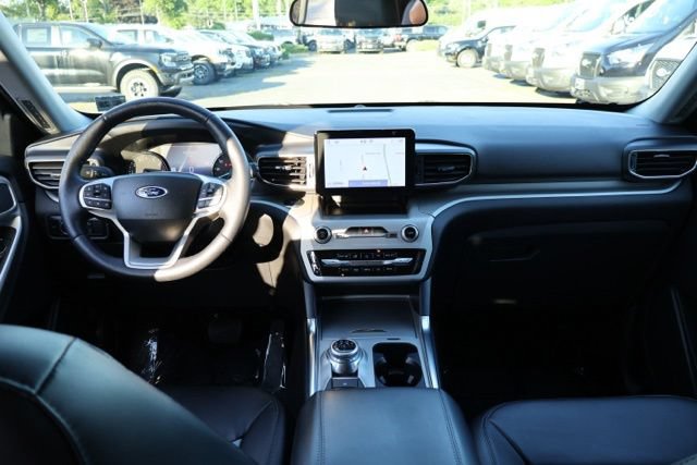 Certified 2023 Ford Explorer XLT w/ Equipment Group 202A AWD/4WD image 15