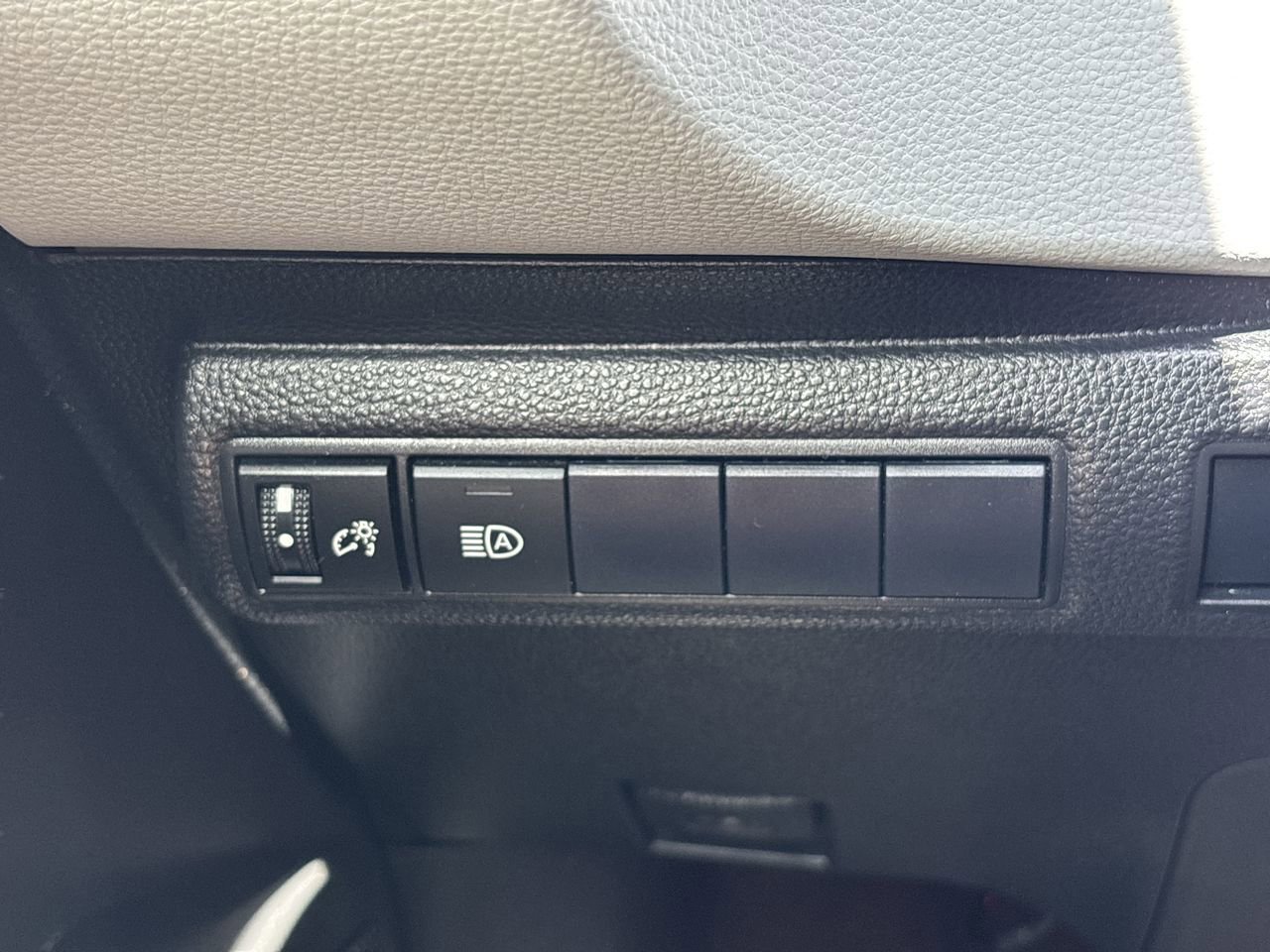 Used 2021 Toyota Corolla SE FWD image 24