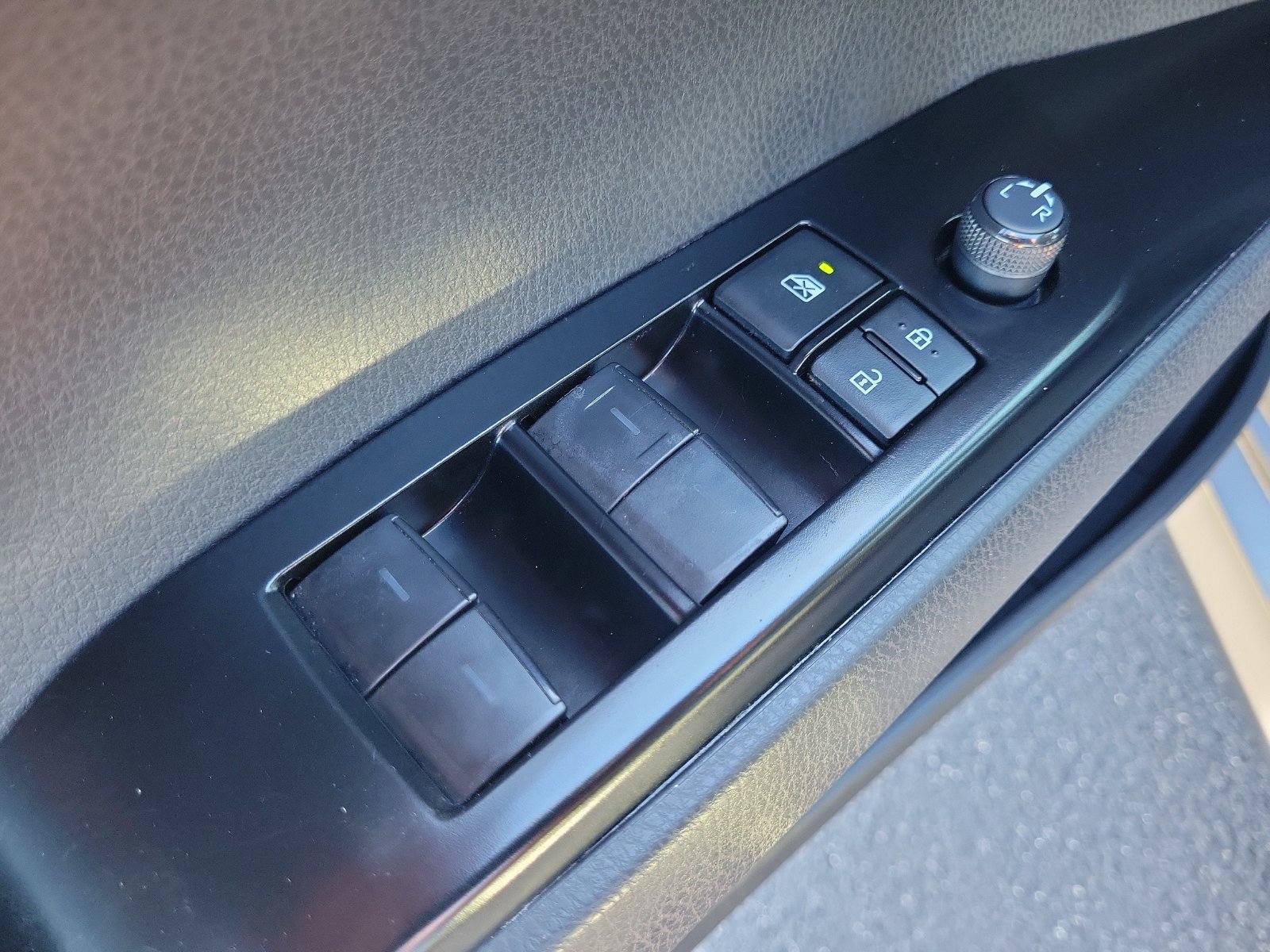 Used 2025 Toyota Camry XLE FWD image 13