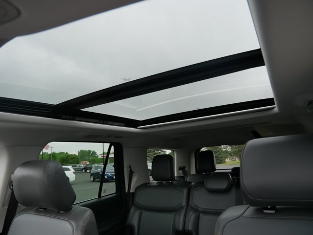 Certified 2025 Ford Expedition Active AWD/4WD image 19