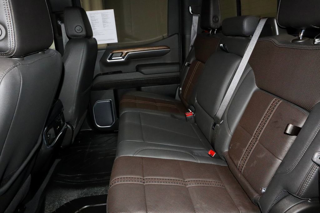 Used 2023 Chevrolet Silverado 1500 High Country w/ High Country Premium Package AWD/4WD image 21