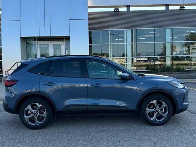 Certified 2025 Ford Escape ST-Line Select AWD/4WD image 35