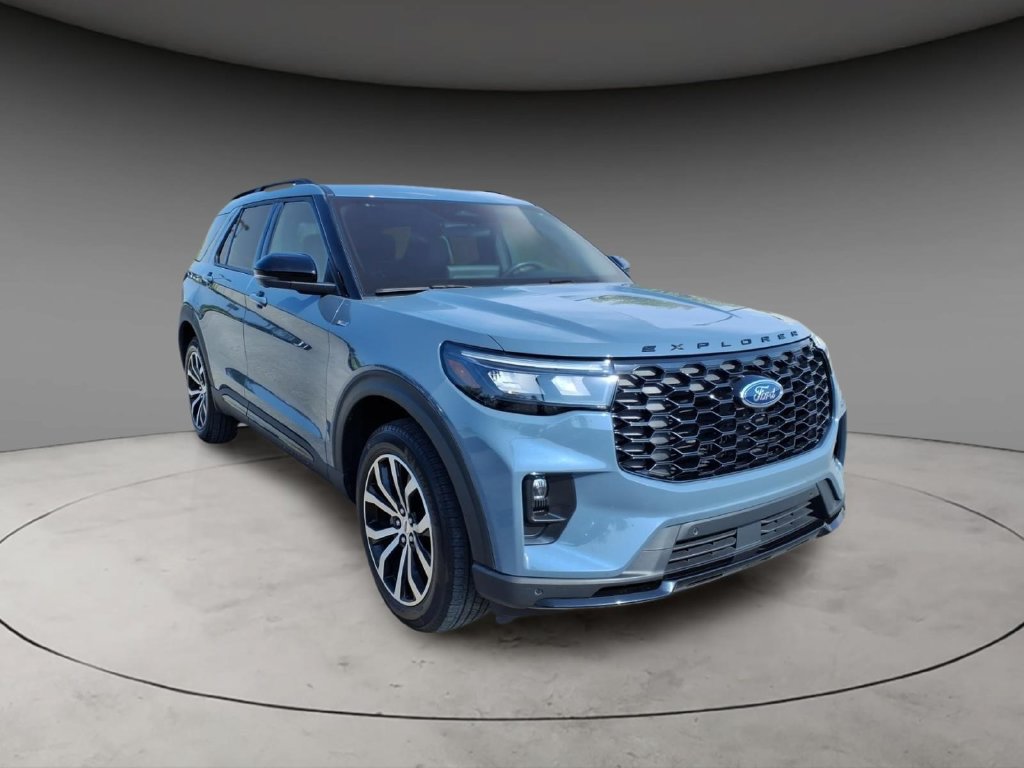 Certified 2025 Ford Explorer ST-Line AWD/4WD image 4
