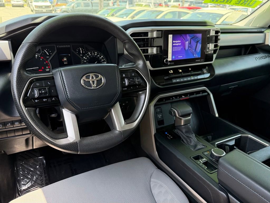 Used 2022 Toyota Tundra SR5 w/ SR5 Convenience Package AWD/4WD image 28