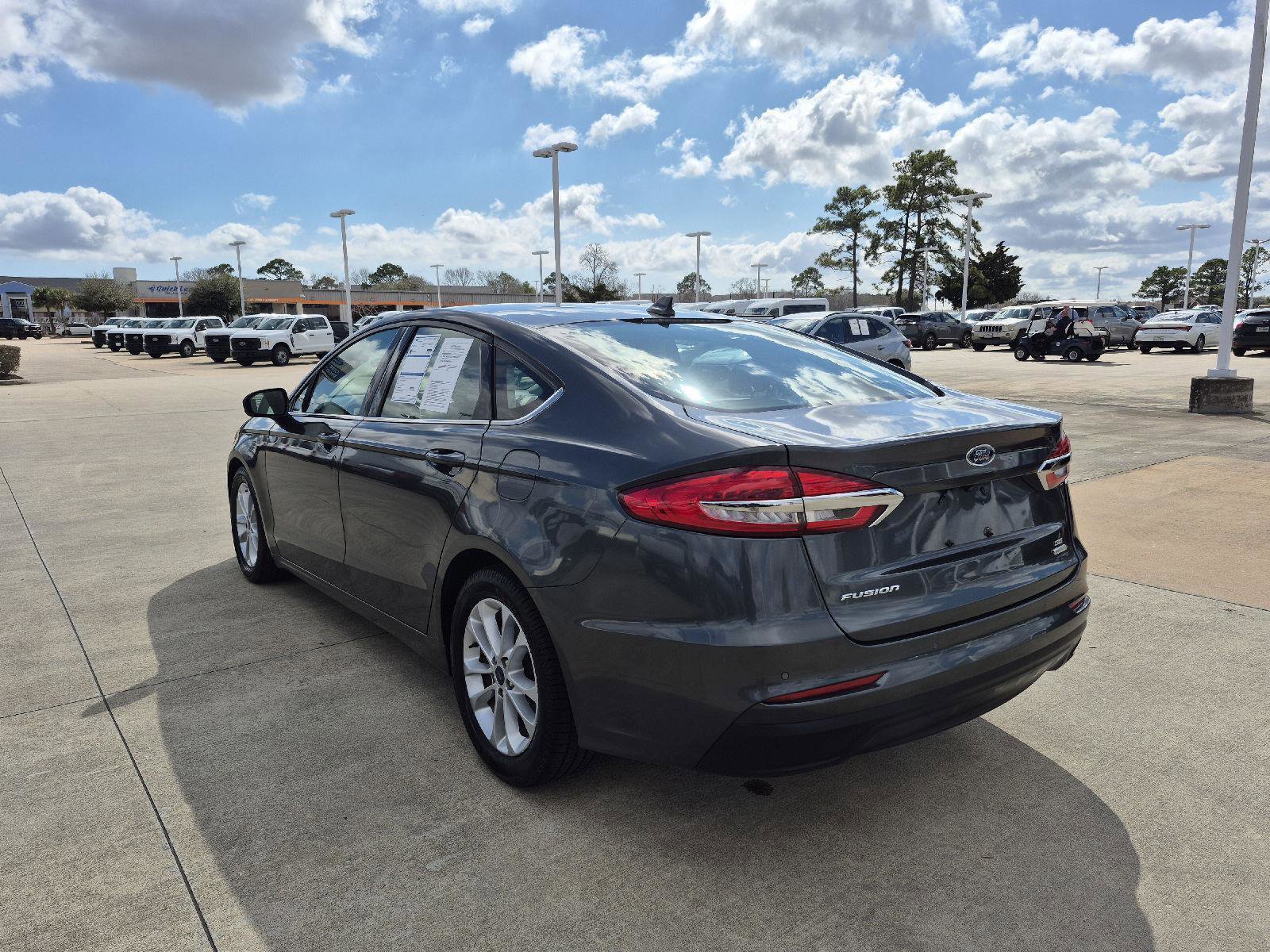 Certified 2020 Ford Fusion SE image 3