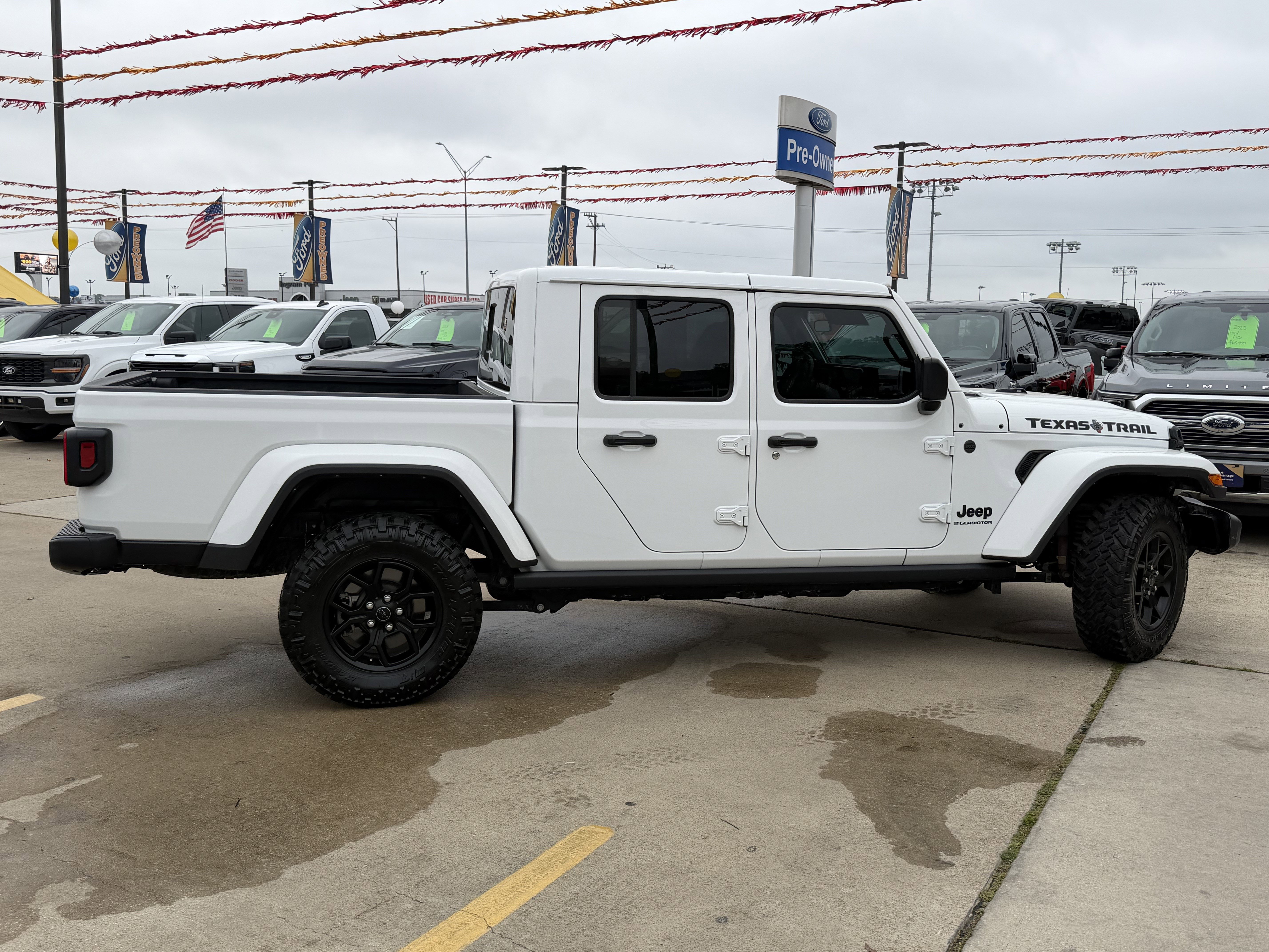 Used 2024 Jeep Gladiator Sport AWD/4WD image 6