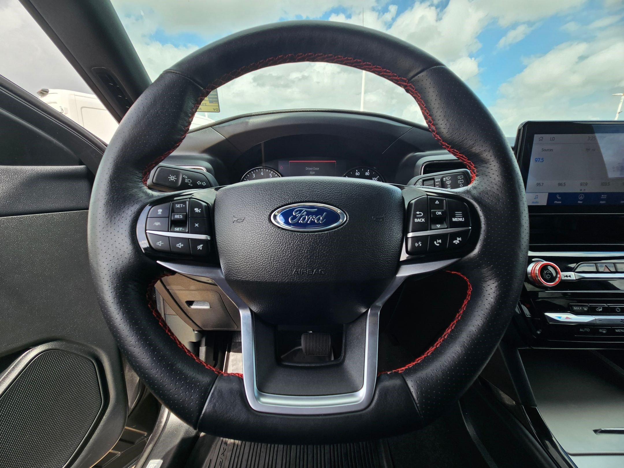 Certified 2023 Ford Explorer ST-Line w/ Class IV Trailer Tow Package AWD/4WD image 18