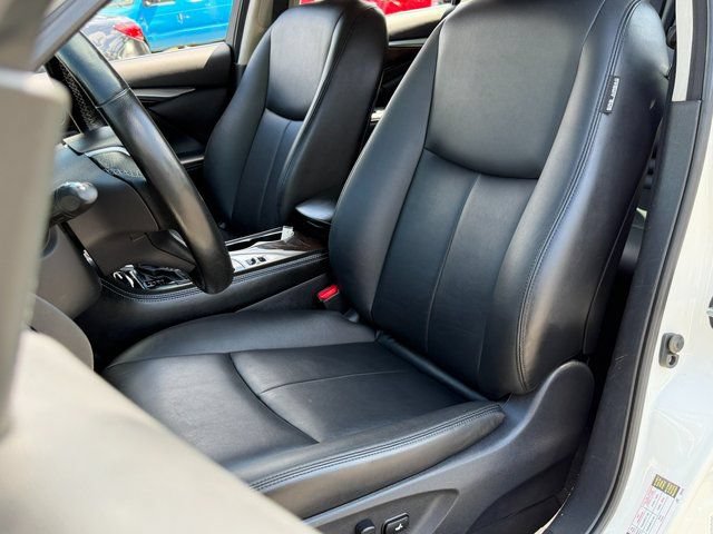 Used 2019 INFINITI Q50 Luxe w/ Essential Package (3.0T Luxe) AWD/4WD image 9