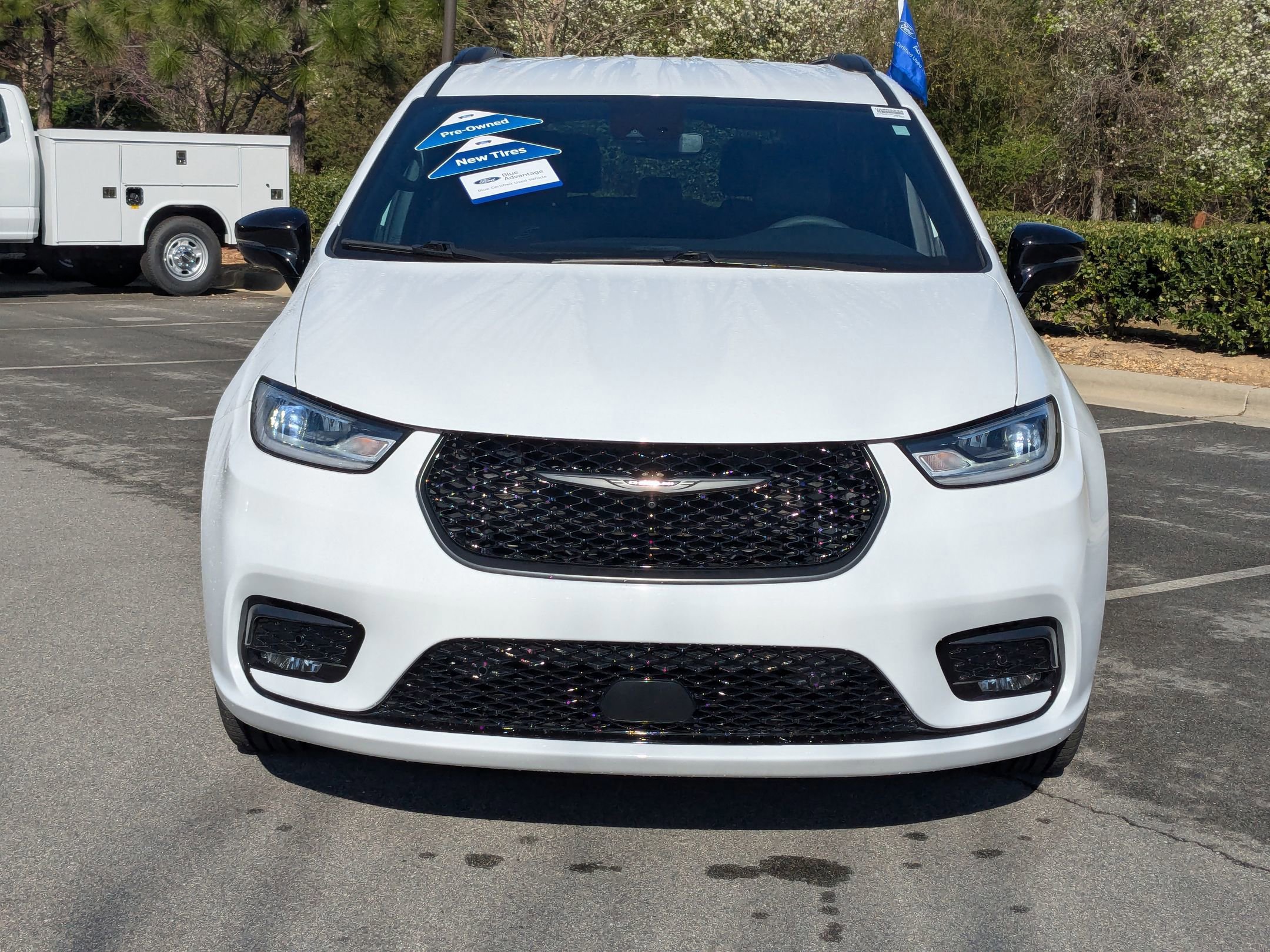 Used 2024 Chrysler Pacifica Touring-L w/ S Appearance Package image 9