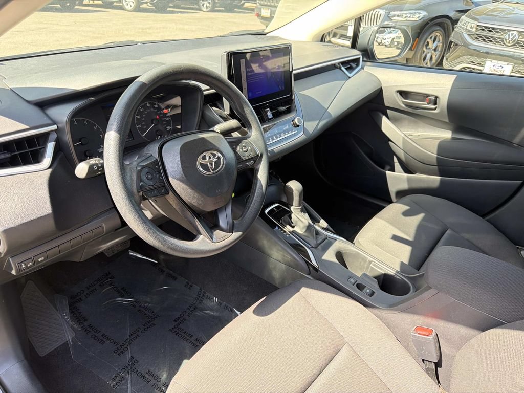 Used 2025 Toyota Corolla LE FWD image 14