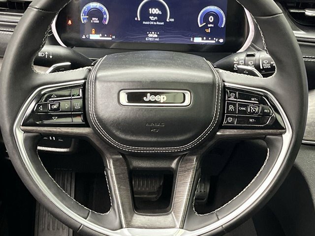 Used 2023 Jeep Grand Cherokee Overland AWD/4WD image 15
