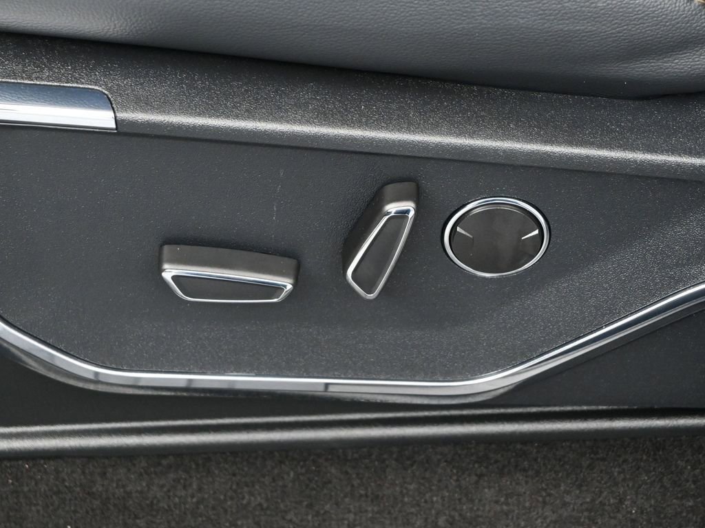 Certified 2022 Ford F150 Lightning Lariat image 11