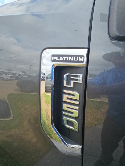 Certified 2019 Ford F250 Platinum w/ Platinum Ultimate Package AWD/4WD image 11